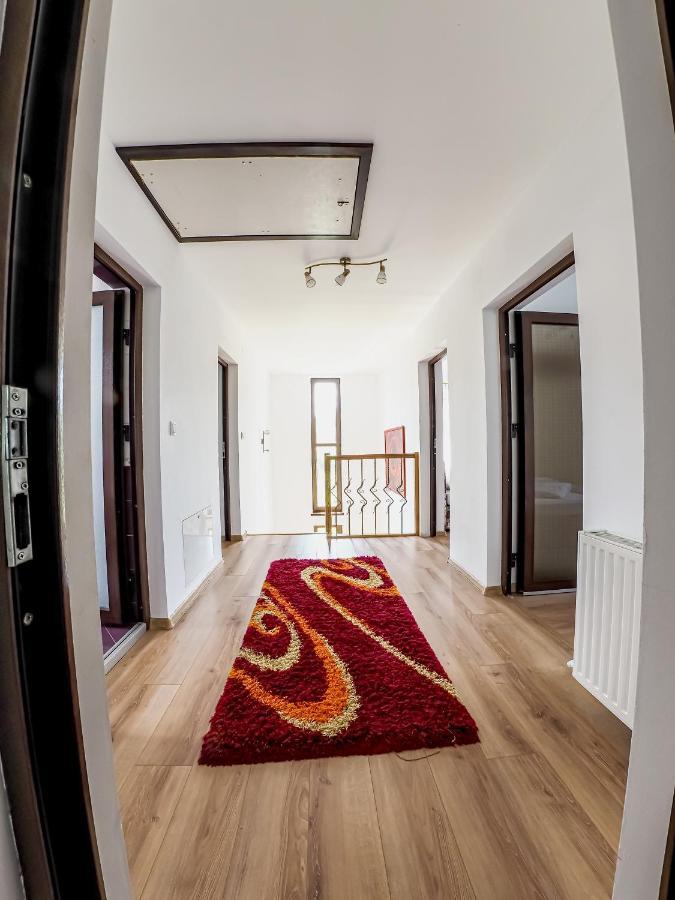 הוילה Pojorîta Casa Iulia מראה חיצוני תמונה